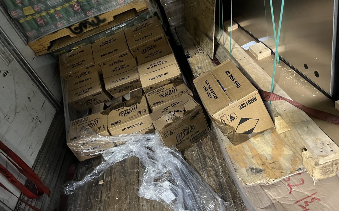 Liquid cleaner dock spill