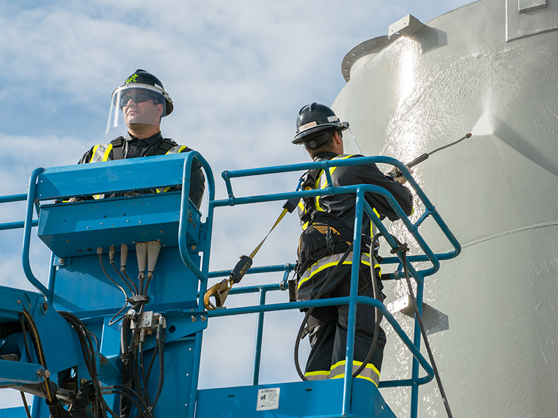 High Pressure Cleaning for Tanks